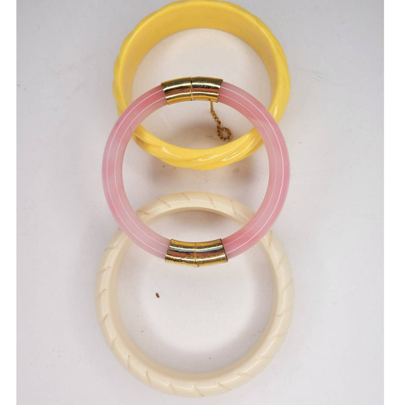HP Vintage Bangles Early Plastic Pink Cream and Yellow 3 Pieces - Picture 1 of 4